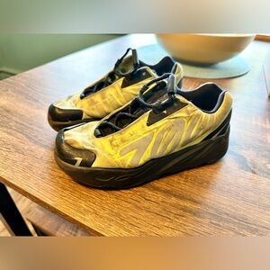 Adidas Yeezy Boost 700 MNVN Resin
